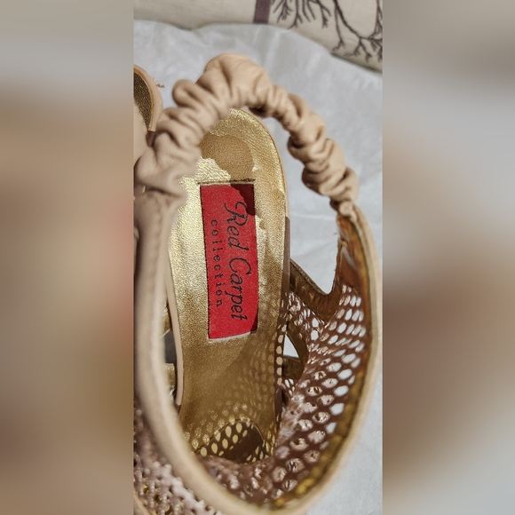 $10 Red Carpet Collection Women high heels.  Creme color. EUC - Picture 6 of 6